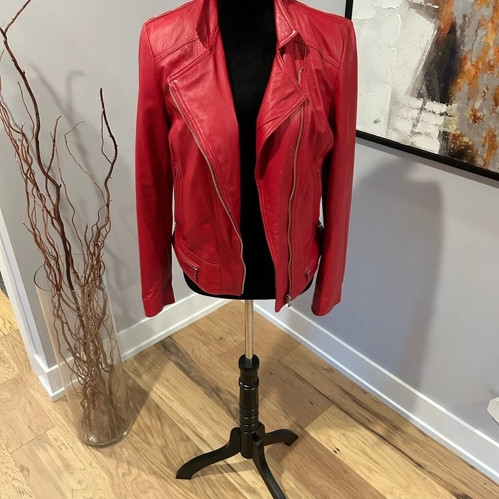 Red jacket - Picture 2 of 4